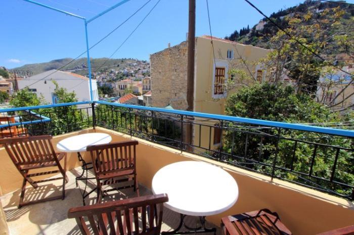 Symi Center Hotel Екстериор снимка