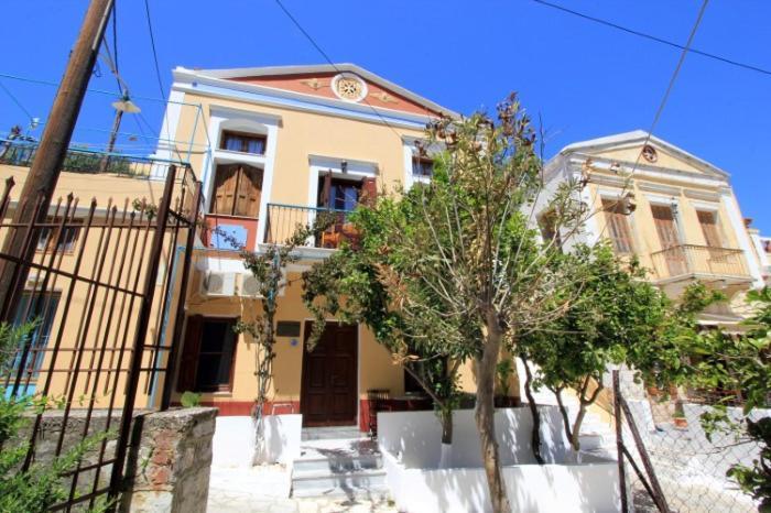 Symi Center Hotel Екстериор снимка