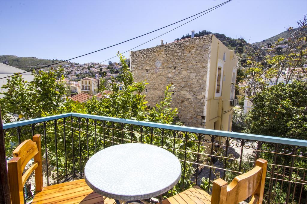 Symi Center Hotel Екстериор снимка