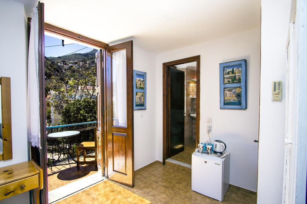 Symi Center Hotel Екстериор снимка