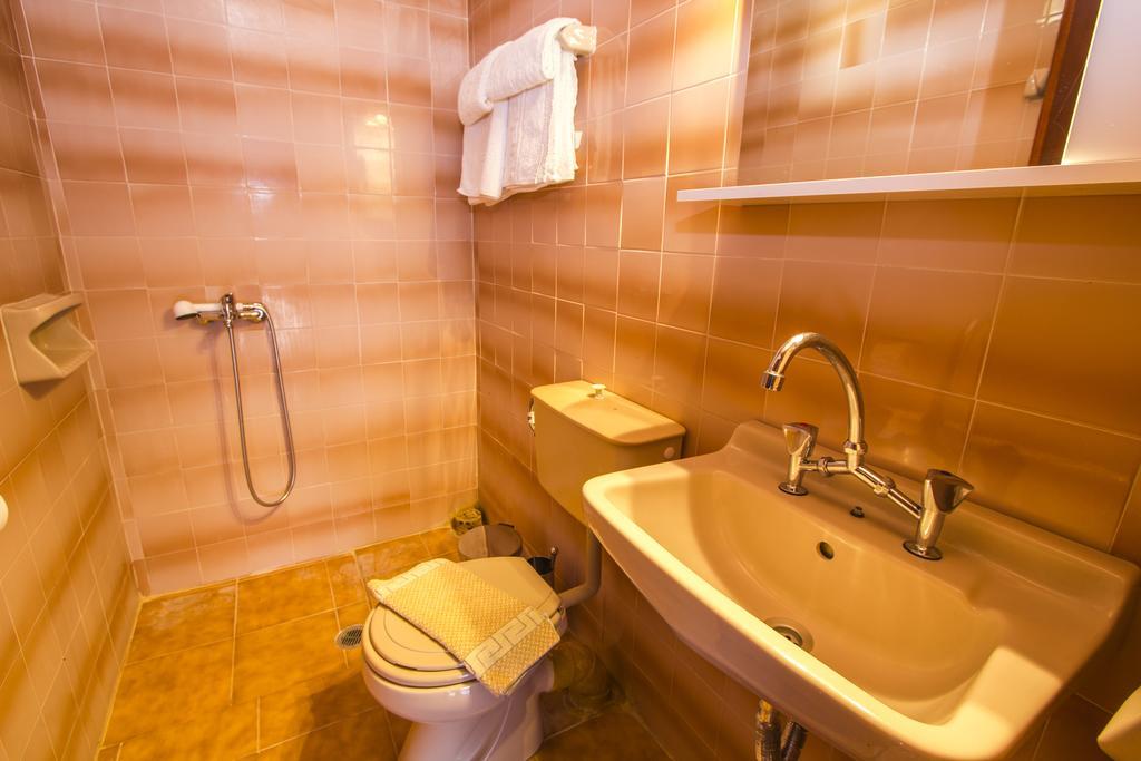Symi Center Hotel Стая снимка