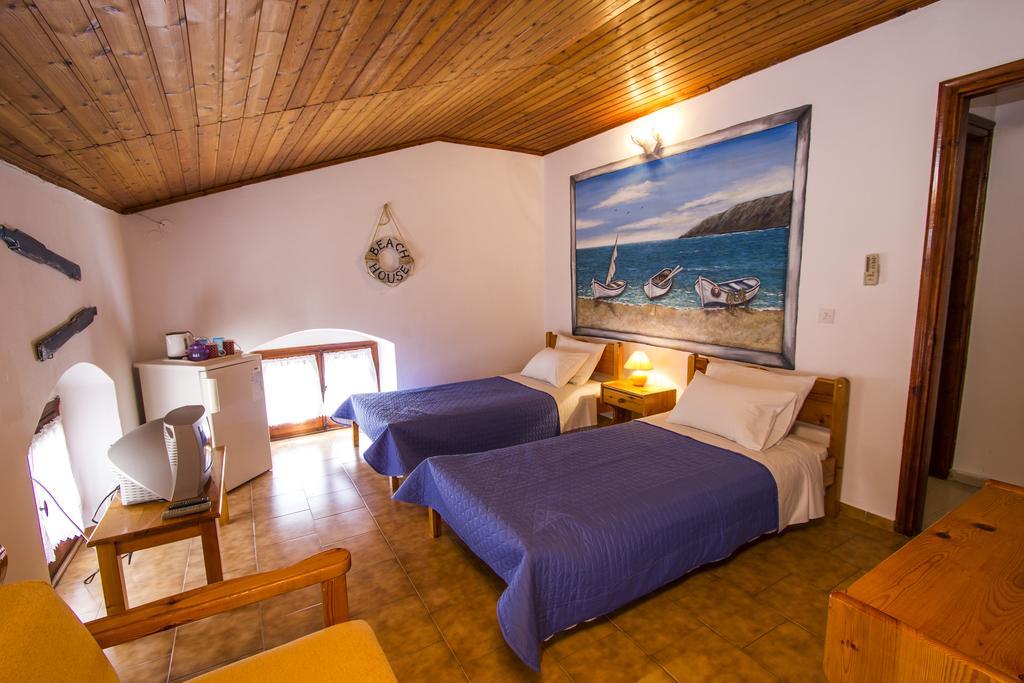 Symi Center Hotel Стая снимка