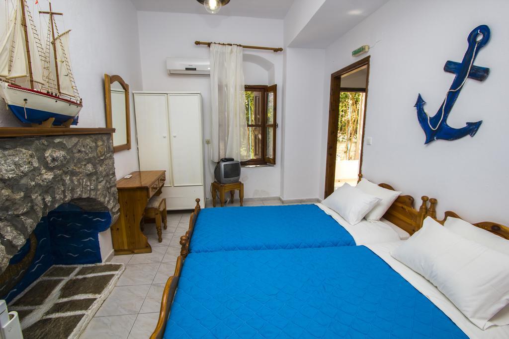 Symi Center Hotel Стая снимка