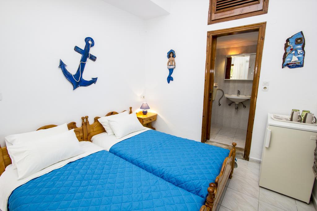 Symi Center Hotel Стая снимка