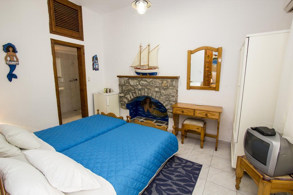 Symi Center Hotel Стая снимка