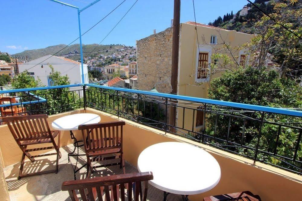 Symi Center Hotel Екстериор снимка