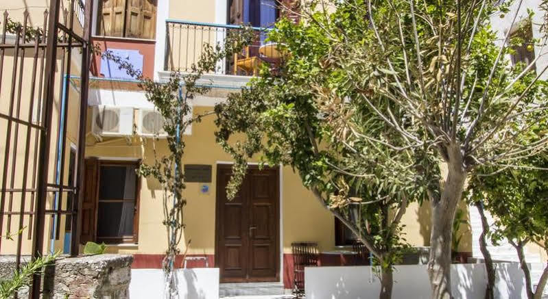 Symi Center Hotel Екстериор снимка